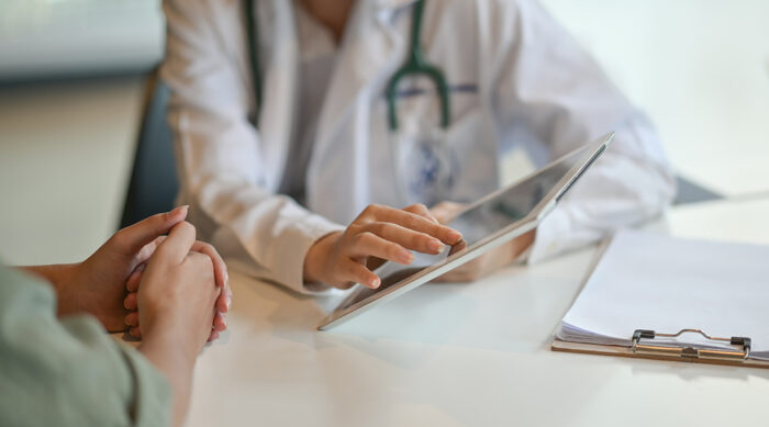 Doctors read online patient reviews of their healthcare practice on an iPad.